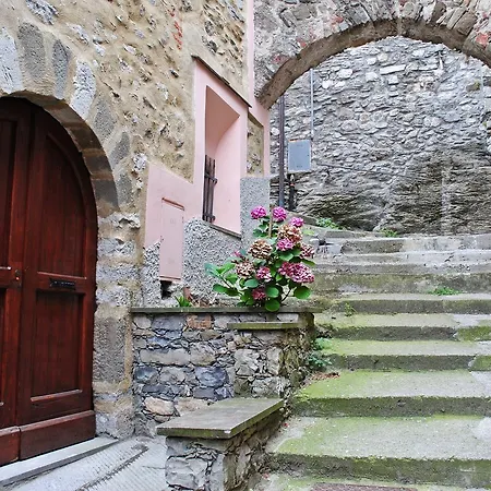 Porta San Giorgio فيزانو ليغوري