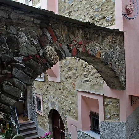 Porta San Giorgio * فيزانو ليغوري
